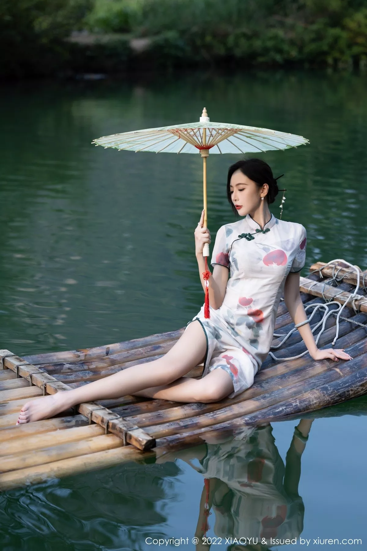 秀人集.com_[XiaoYu画语界]Vol.872_女神王馨瑶杭州旅拍脱旗袍露蓝灰色蕾丝内衣超薄肉丝诱惑写真83P