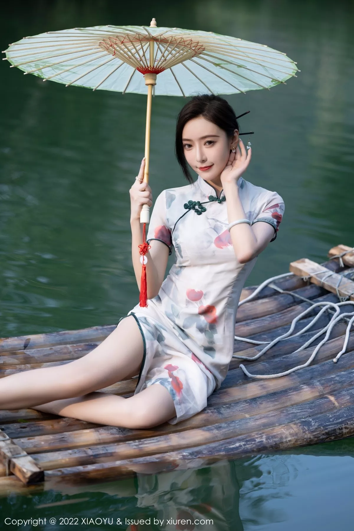 秀人集.com_[XiaoYu画语界]Vol.872_女神王馨瑶杭州旅拍脱旗袍露蓝灰色蕾丝内衣超薄肉丝诱惑写真83P