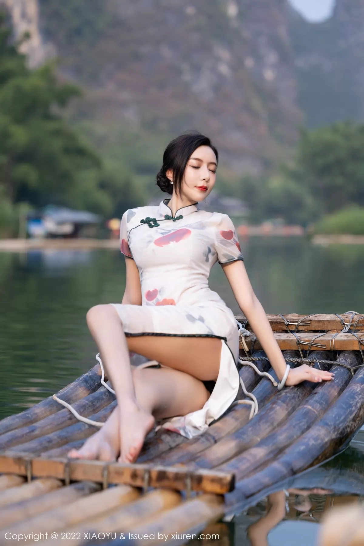 秀人集.com_[XiaoYu画语界]Vol.872_女神王馨瑶杭州旅拍脱旗袍露蓝灰色蕾丝内衣超薄肉丝诱惑写真83P