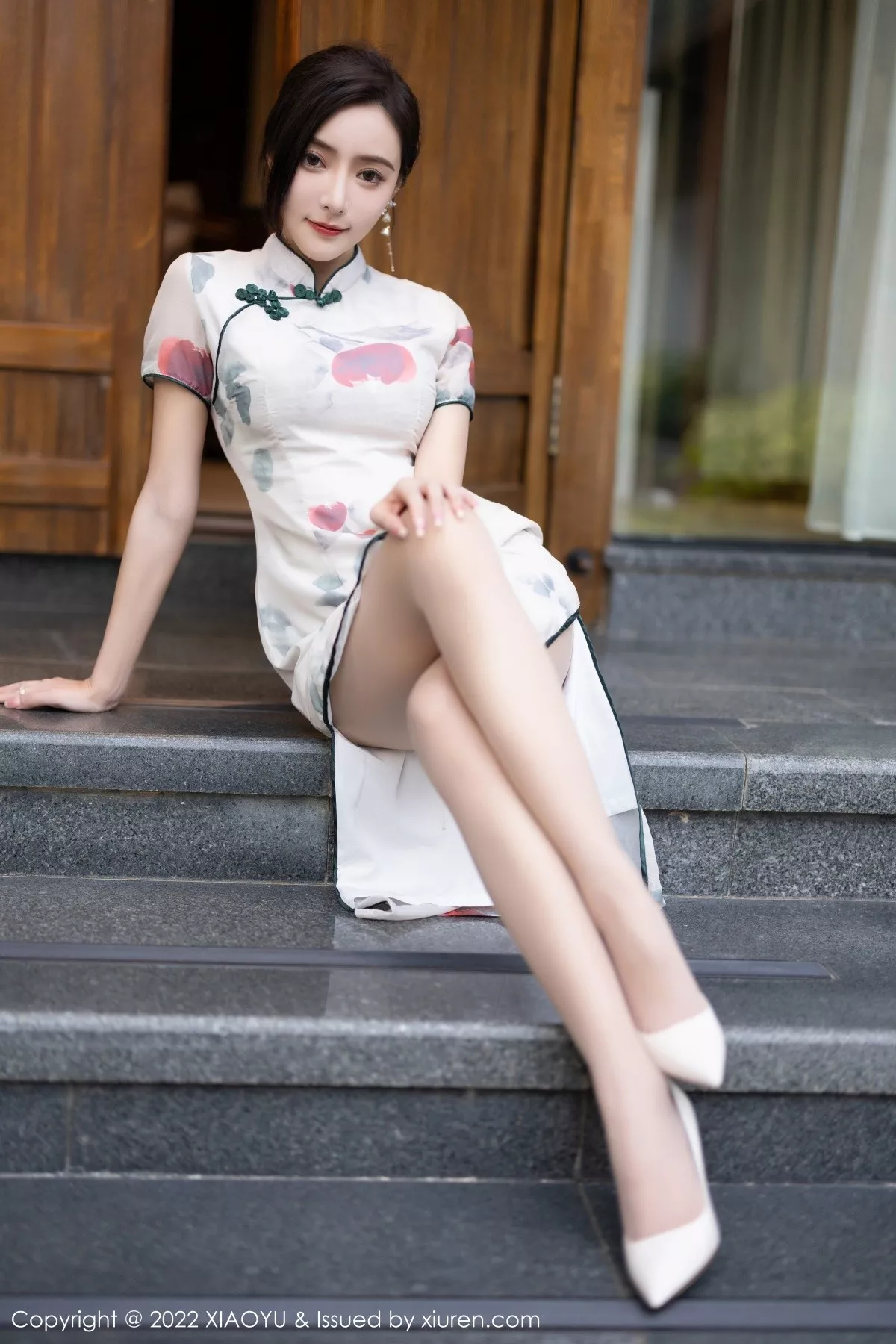 秀人集.com_[XiaoYu画语界]Vol.872_女神王馨瑶杭州旅拍脱旗袍露蓝灰色蕾丝内衣超薄肉丝诱惑写真83P