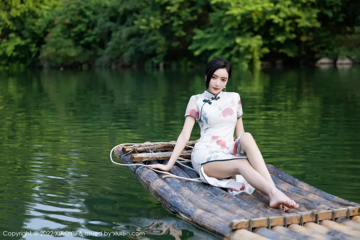 秀人集.com_[XiaoYu画语界]Vol.872_女神王馨瑶杭州旅拍脱旗袍露蓝灰色蕾丝内衣超薄肉丝诱惑写真83P