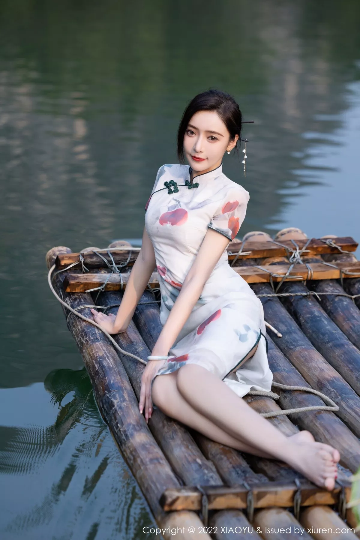 秀人集.com_[XiaoYu画语界]Vol.872_女神王馨瑶杭州旅拍脱旗袍露蓝灰色蕾丝内衣超薄肉丝诱惑写真83P