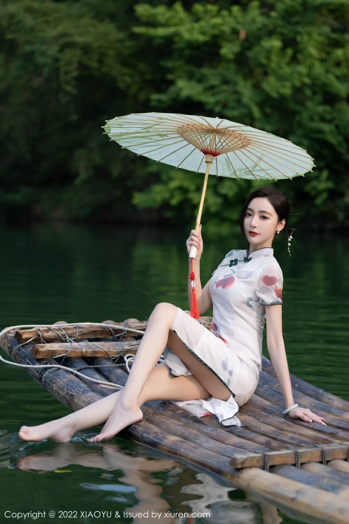 秀人集.com_[XiaoYu画语界]Vol.872_女神王馨瑶杭州旅拍脱旗袍露蓝灰色蕾丝内衣超薄肉丝诱惑写真83P