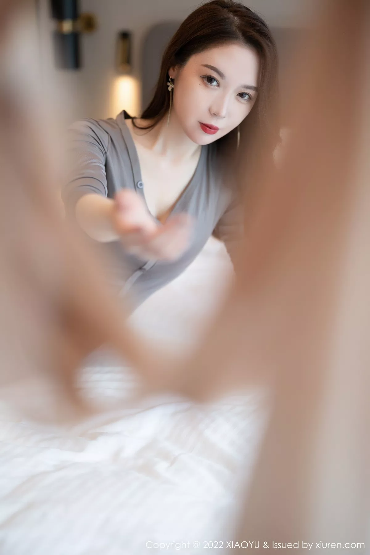 秀人集.com_[XiaoYu画语界]Vol.873_模特梦心玥灰色连衣裙配原色丝袜+红色情趣内衣惹火诱惑写真84P
