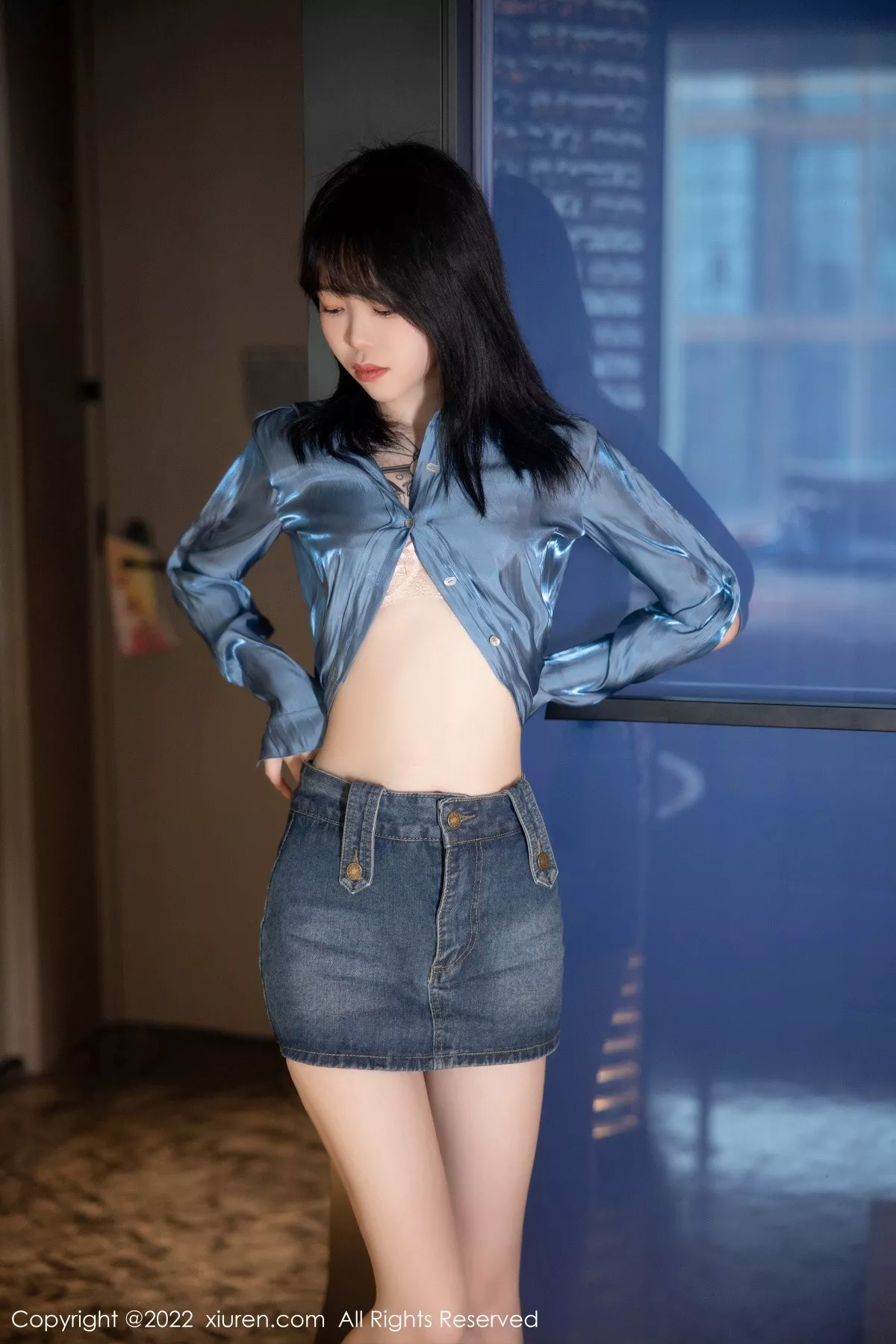 秀人集.com_[XiuRen秀人网]No.5662_模特奶瓶性感蓝色上衣配牛仔短裙半脱露浅色蕾丝内衣诱惑写真97P