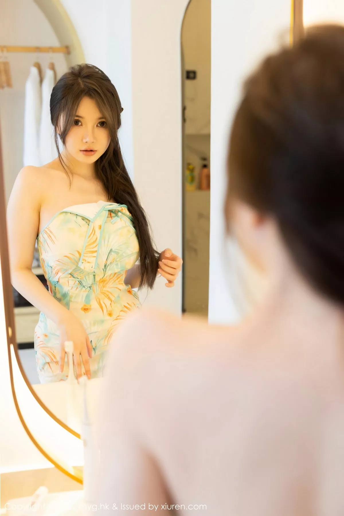 秀人集.com_[MyGirl美媛馆]Vol.640_模特糯美子MINIbabe心愿旅拍户外浅色旗袍秀完美身材诱惑写真67P