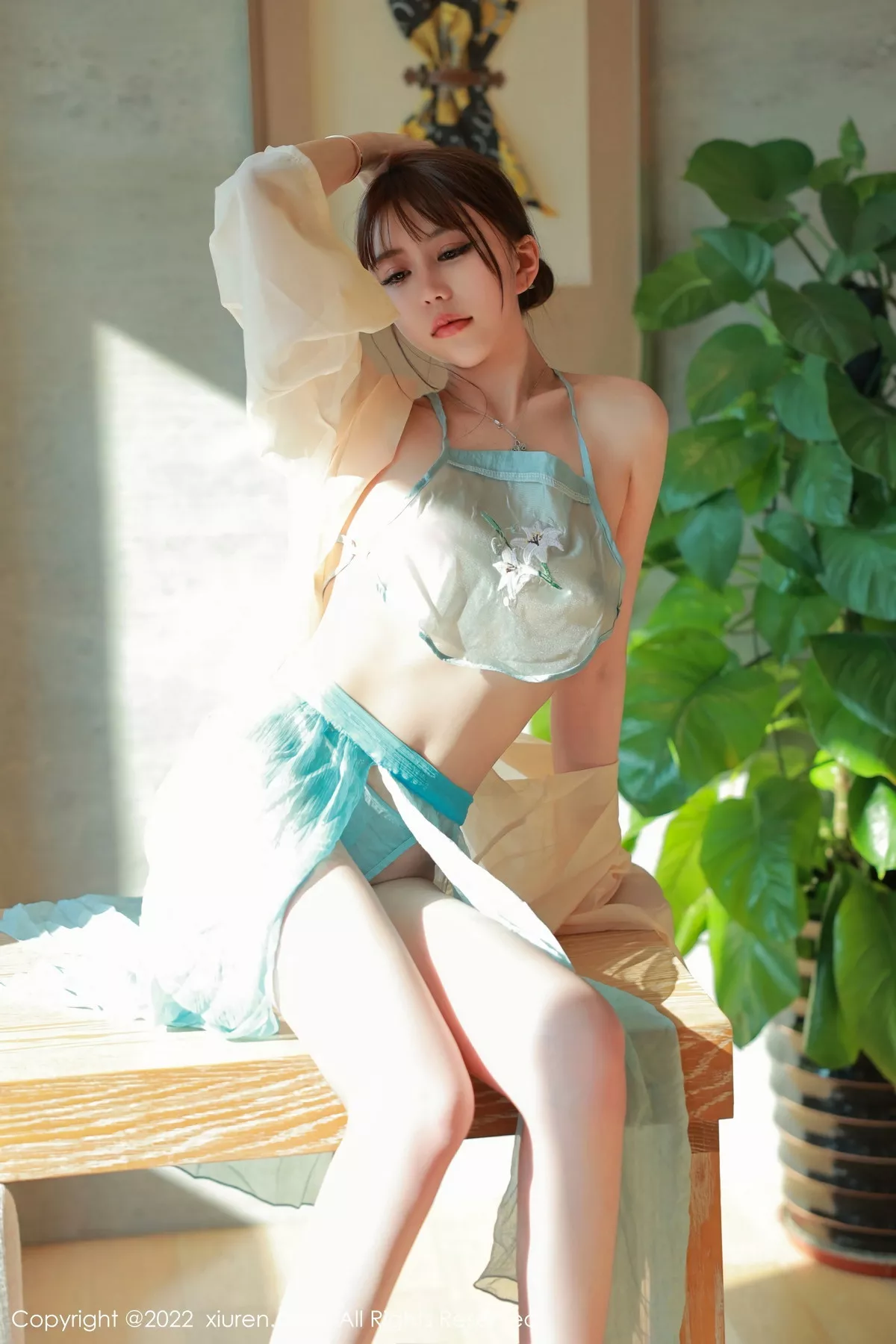 秀人集.com_[XiuRen秀人网]No.5679_模特tina_甜仔香格里拉旅拍淡蓝色丝绸布兜秀凹凸身材诱惑写真51P