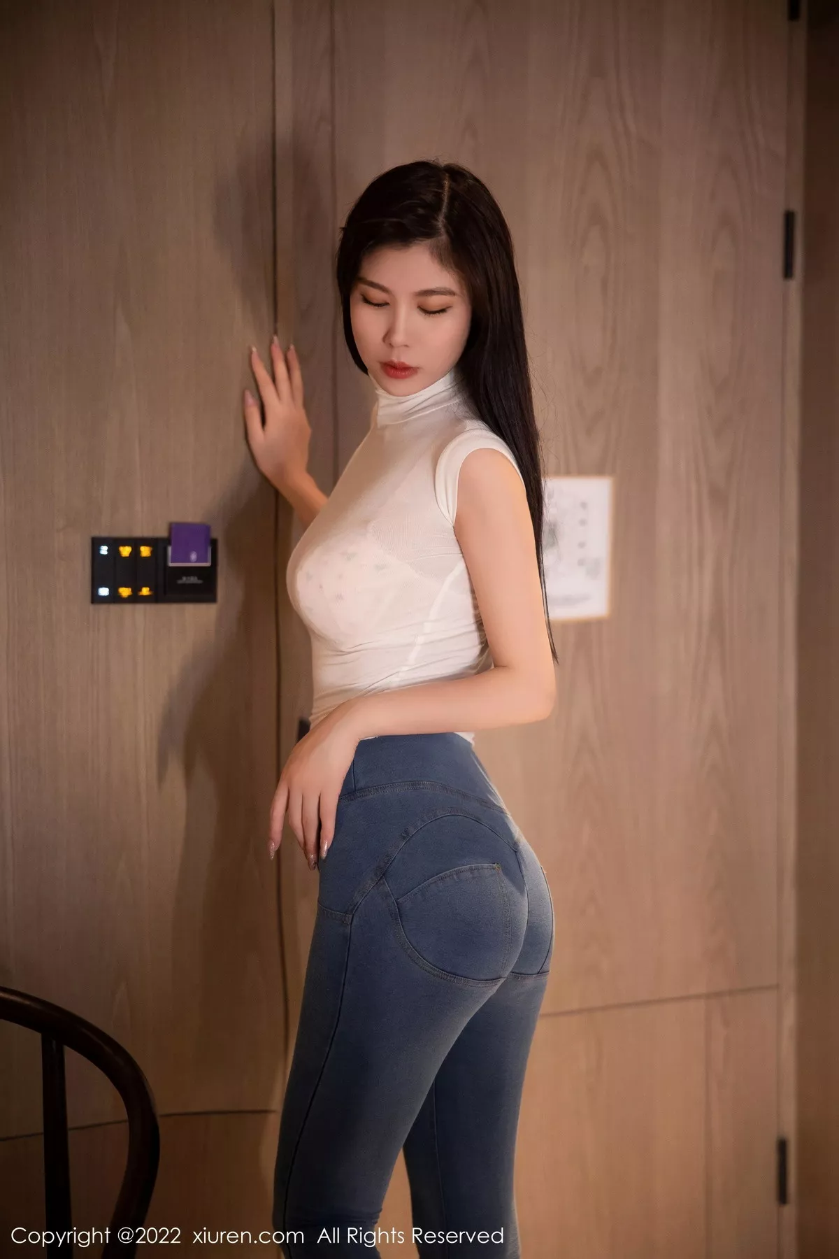 秀人集.com_[XiuRen秀人网]No.5677_模特李雅柔白色紧身上衣配蓝色牛仔裤露浅色内衣高挑迷人写真84P