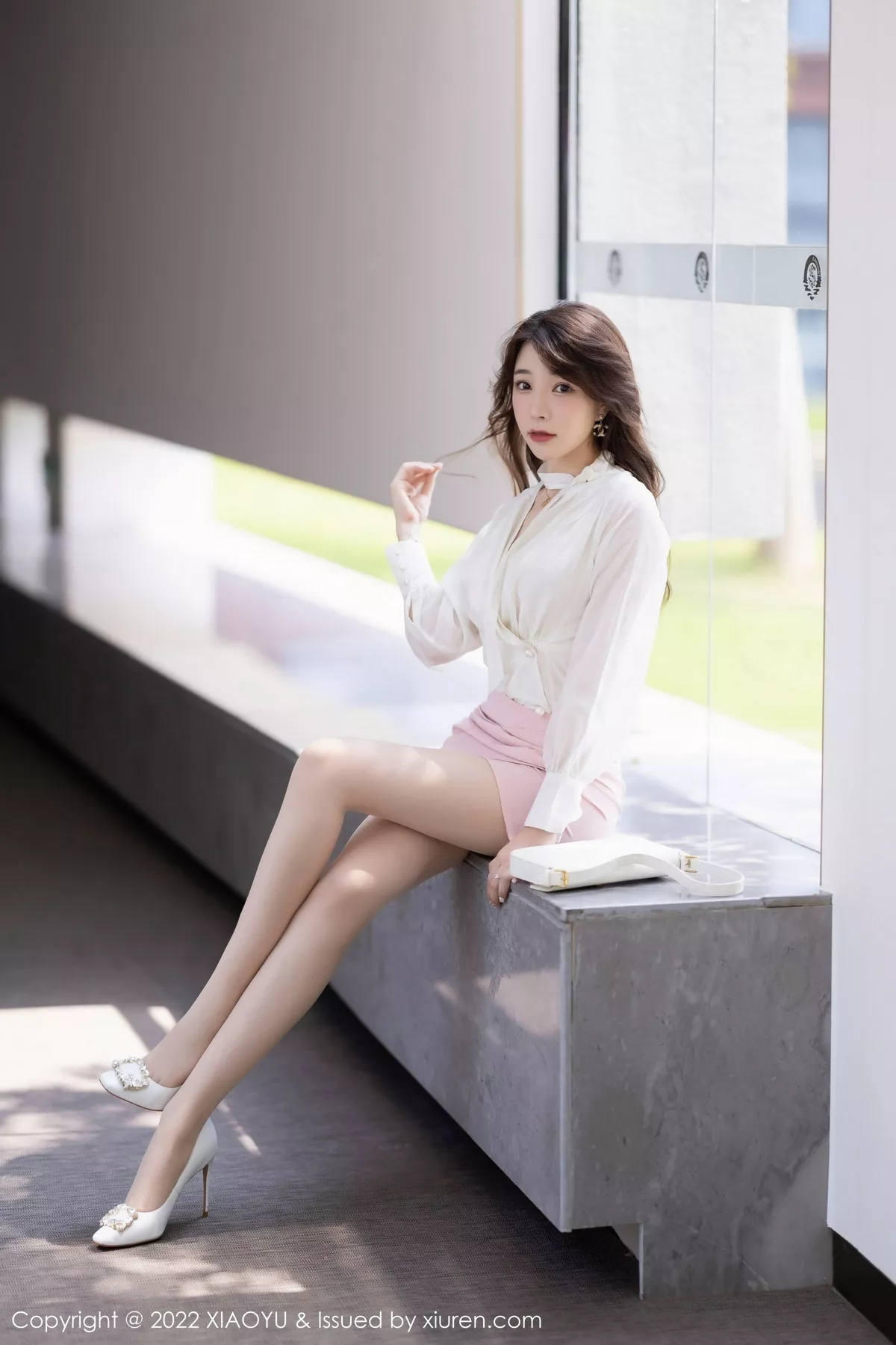 秀人集.com_[XiaoYu画语界]Vol.876_女神徐莉芝Booty白色上衣配粉短裙露粉色蕾丝内衣撩人诱惑写真85P