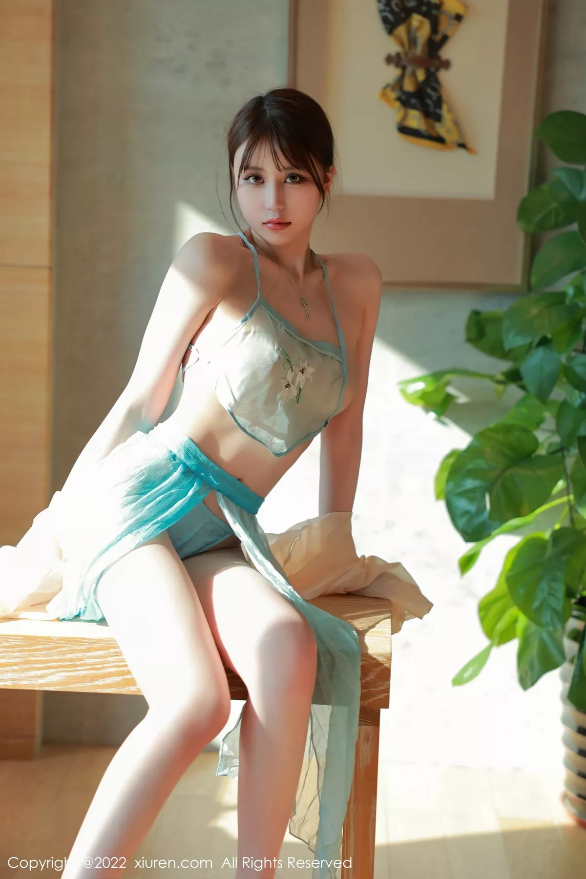 秀人集.com_[XiuRen秀人网]No.5679_模特tina_甜仔香格里拉旅拍淡蓝色丝绸布兜秀凹凸身材诱惑写真51P