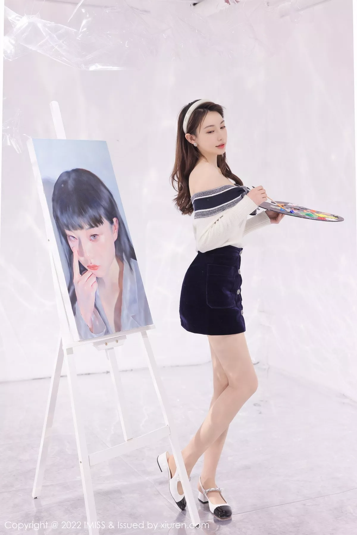 秀人集.com_[IMISS爱蜜社]Vol.704_气质女神Lynn刘奕宁艺术工作室低胸服饰配黑短裙性感迷人写真22P