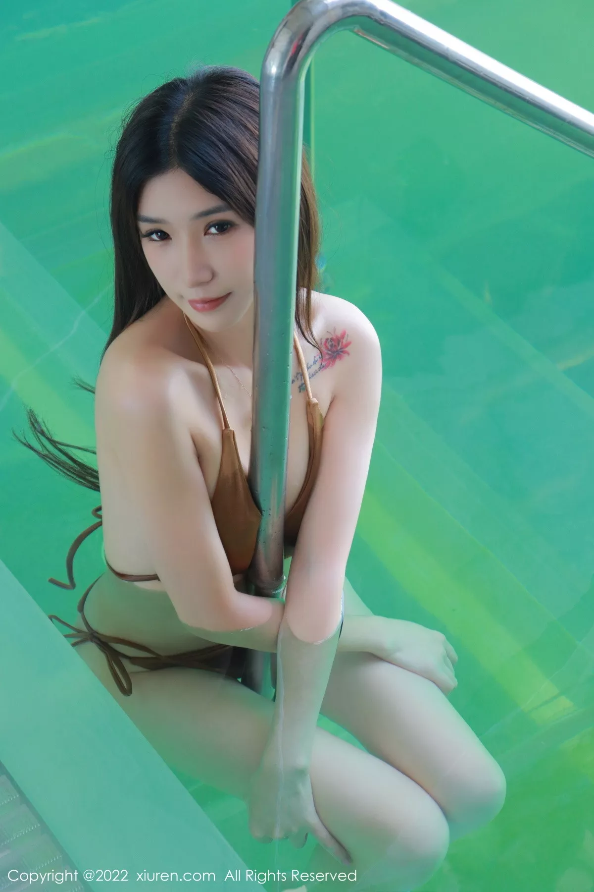秀人集.com_[XiuRen秀人网]No.5682_模特hebe韩心雨香格里拉旅拍橙灰色比基尼秀完美身材诱惑写真63P