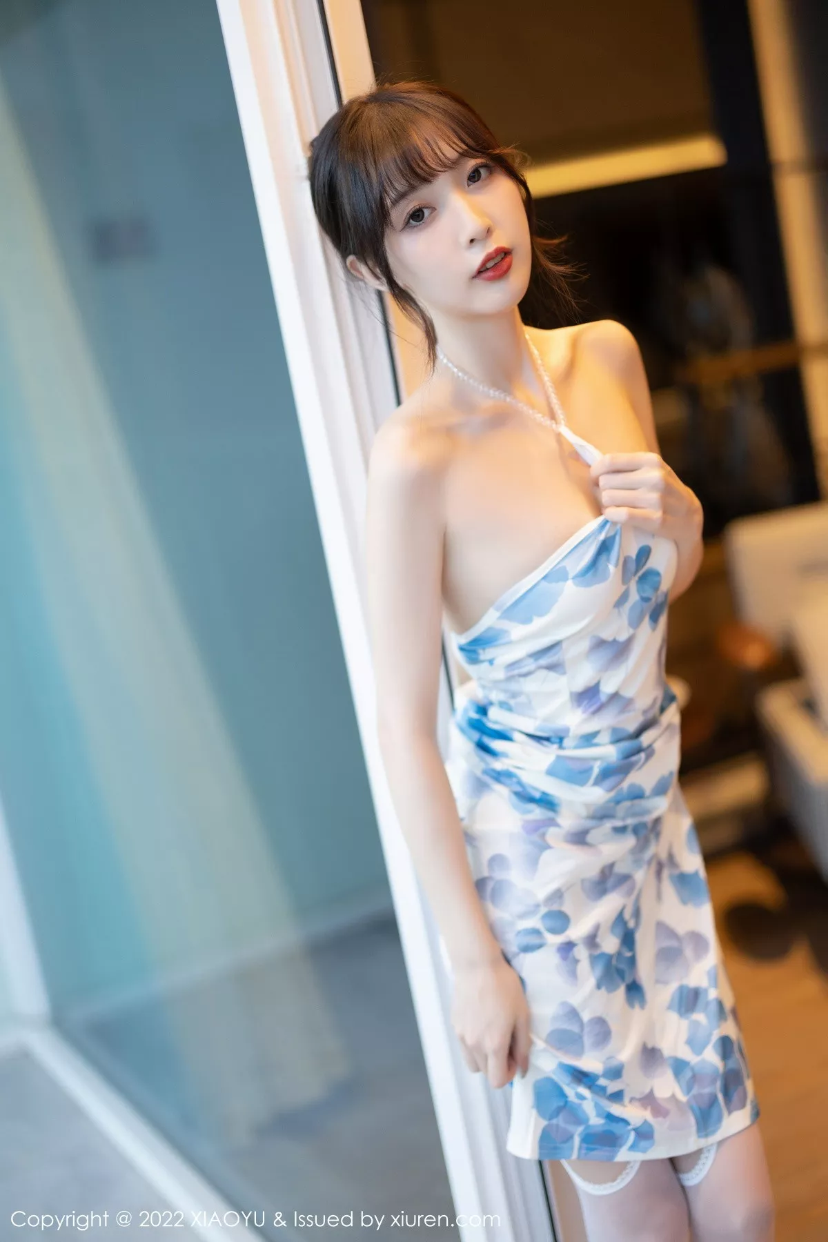 秀人集.com_[XiaoYu画语界]Vol.877_模特林星阑性感露肩带图案连衣短配超薄白丝袜秀美腿迷人写真85P