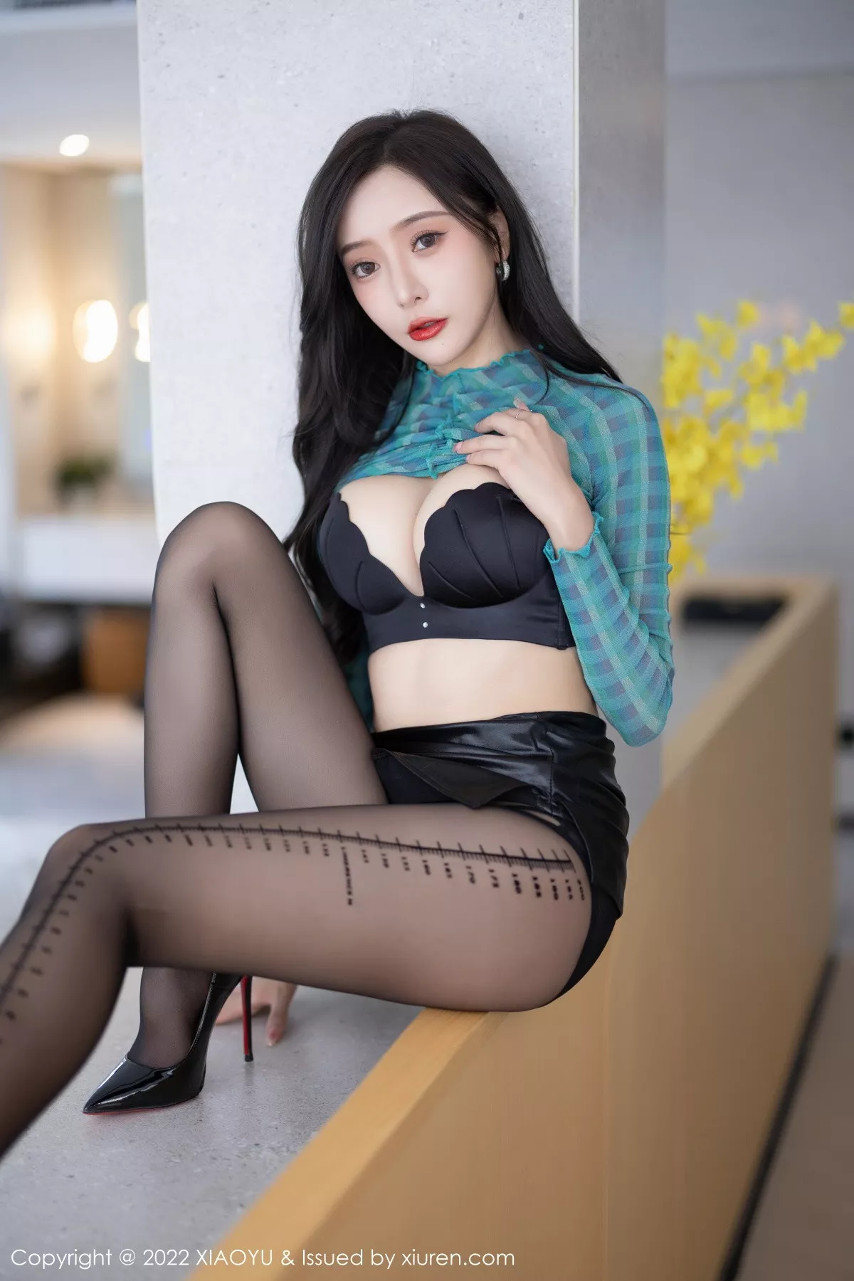 秀人集.com_[XiaoYu画语界]Vol.878_女神王馨瑶yanni杭州旅拍私房性感黑色内衣配超薄黑丝诱惑写真87P
