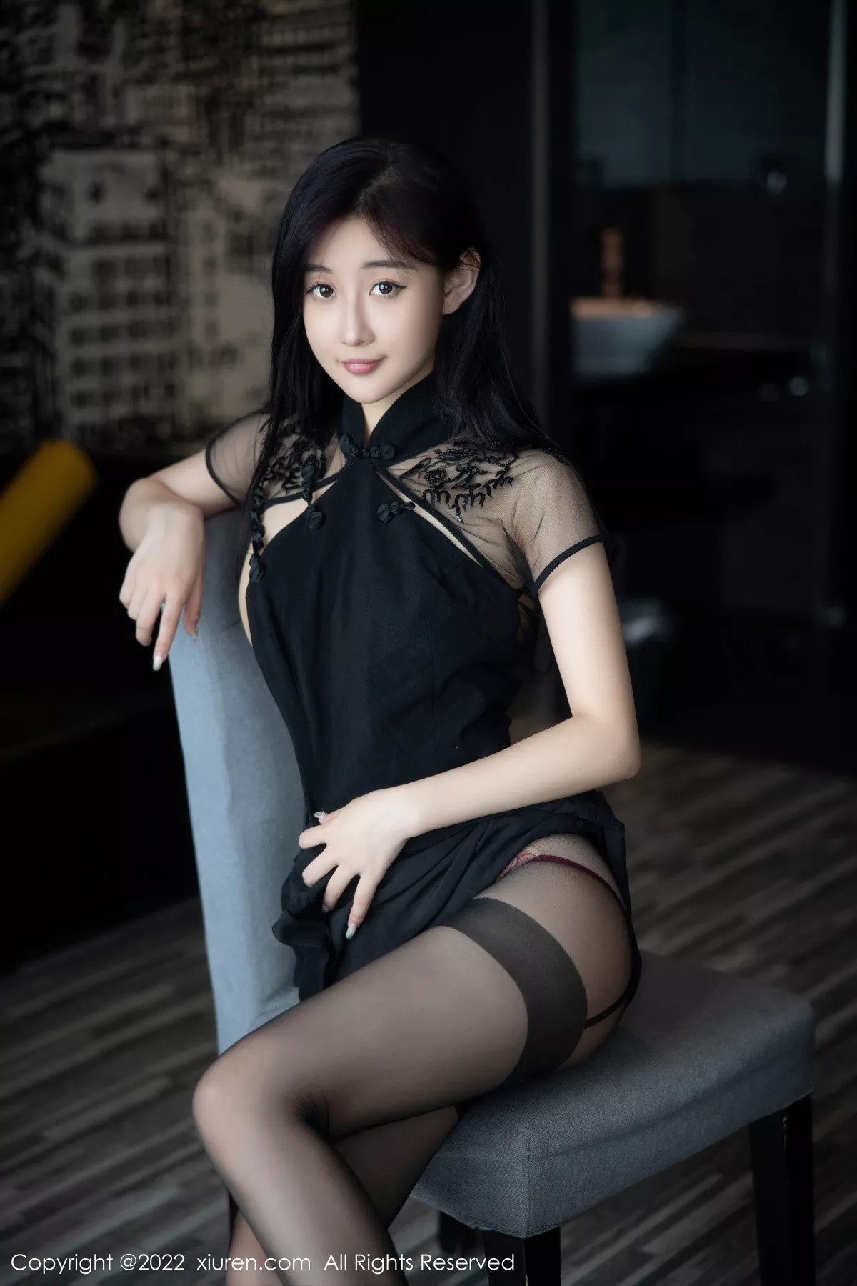 秀人集.com_[XiuRen秀人网]No.5691_模特顾楚楚maily性感黑色旗袍服配魅惑黑丝秀美腿甜美迷人写真86P