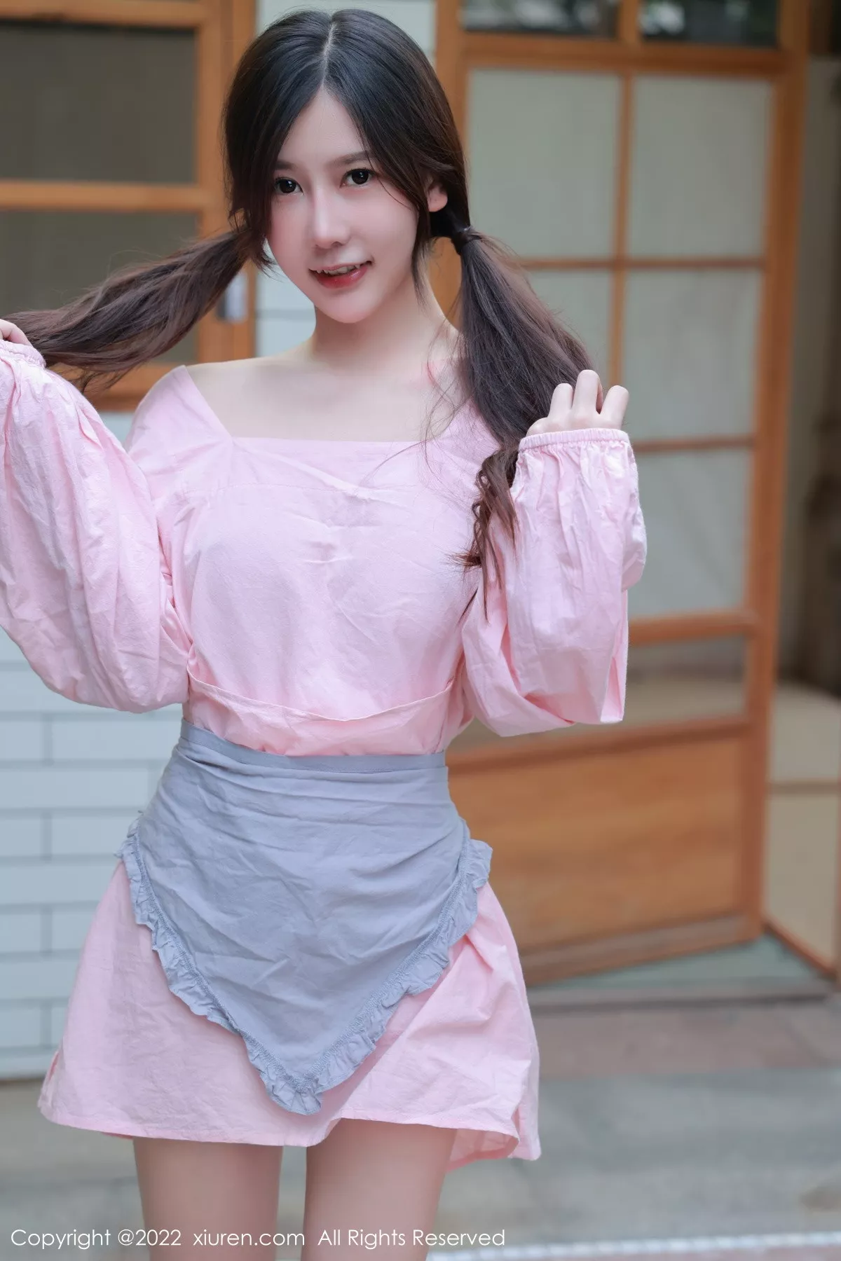 秀人集.com_[XiuRen秀人网]No.5697_模特尹甜甜豆腐店拍摄粉色服饰秀完美身材露性感美腿迷人写真52P