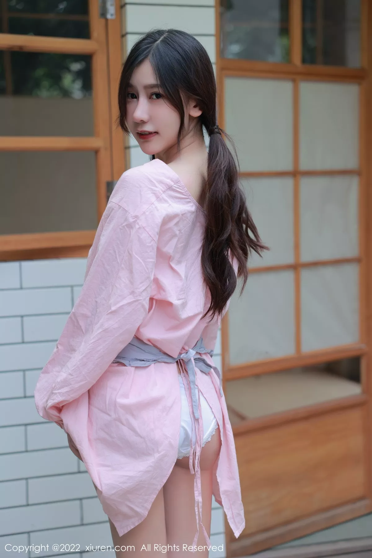 秀人集.com_[XiuRen秀人网]No.5697_模特尹甜甜豆腐店拍摄粉色服饰秀完美身材露性感美腿迷人写真52P