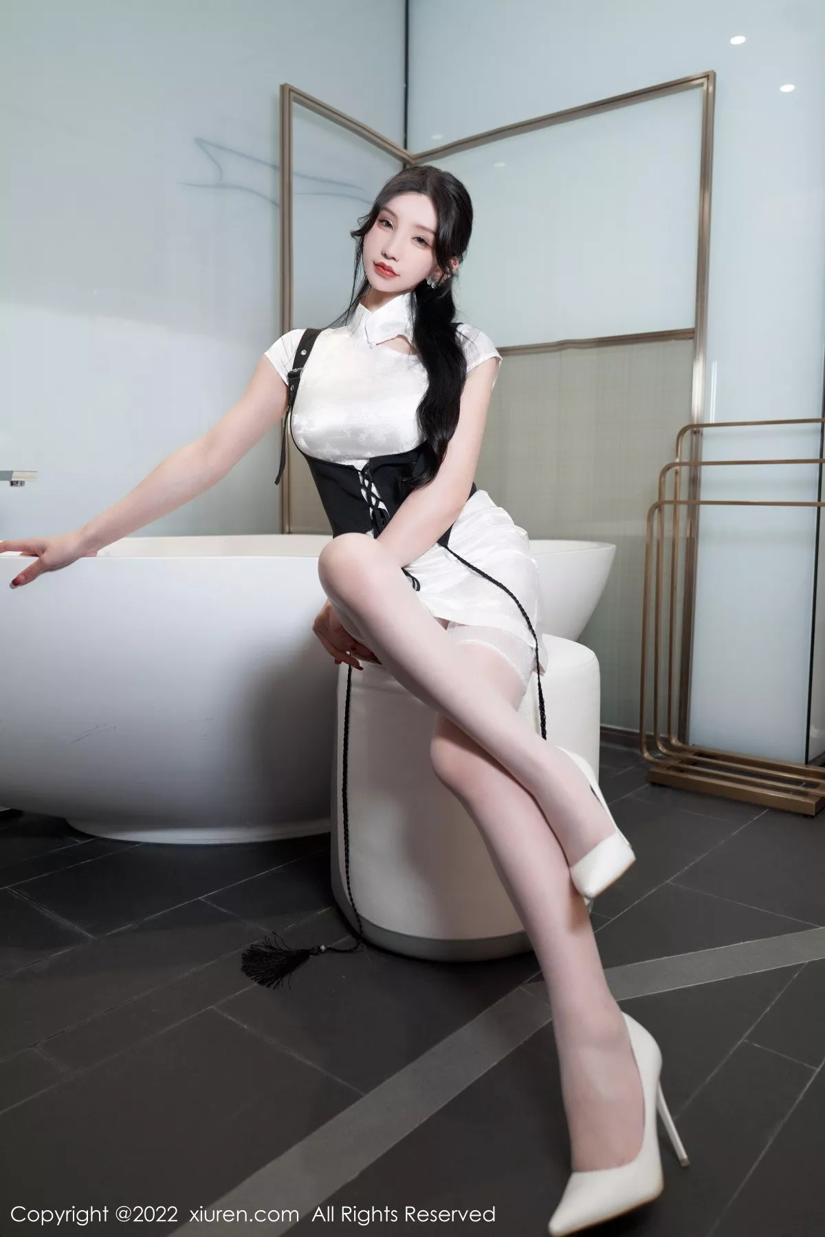 秀人集.com_[XiuRen秀人网]No.5701_女神周于希Sally浴缸场景脱白色旗袍服露白色蕾丝内衣诱惑写真75P