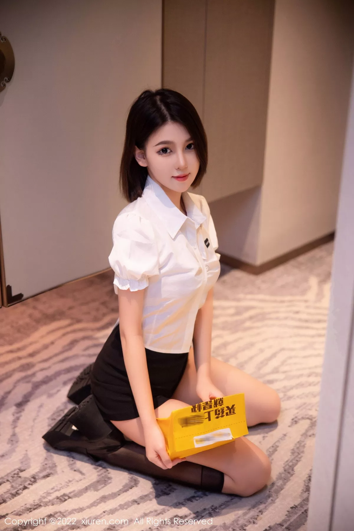 秀人集.com_[XiuRen秀人网]No.5702_新人模特美羊羊宾馆里性感白T配黑短裤露性感薄纱内衣诱惑写真88P