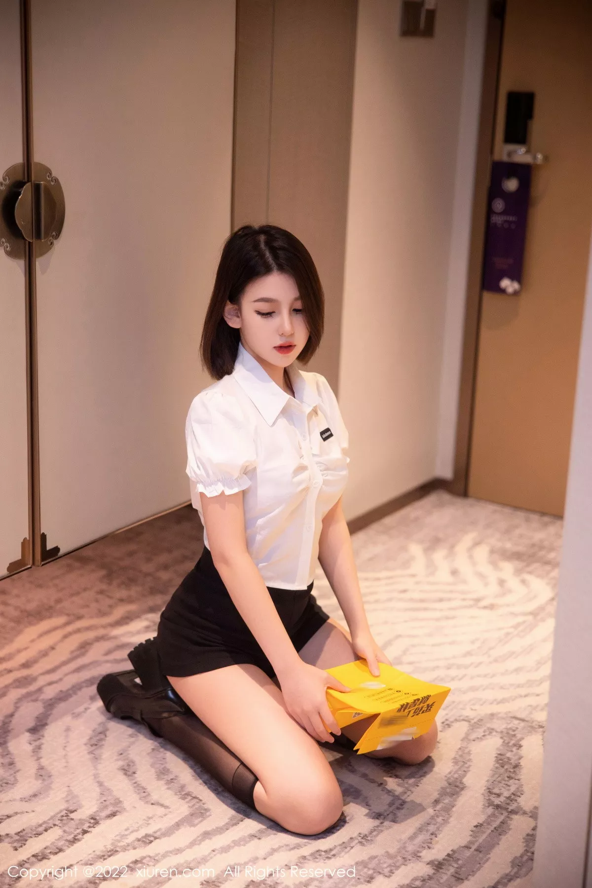 秀人集.com_[XiuRen秀人网]No.5702_新人模特美羊羊宾馆里性感白T配黑短裤露性感薄纱内衣诱惑写真88P