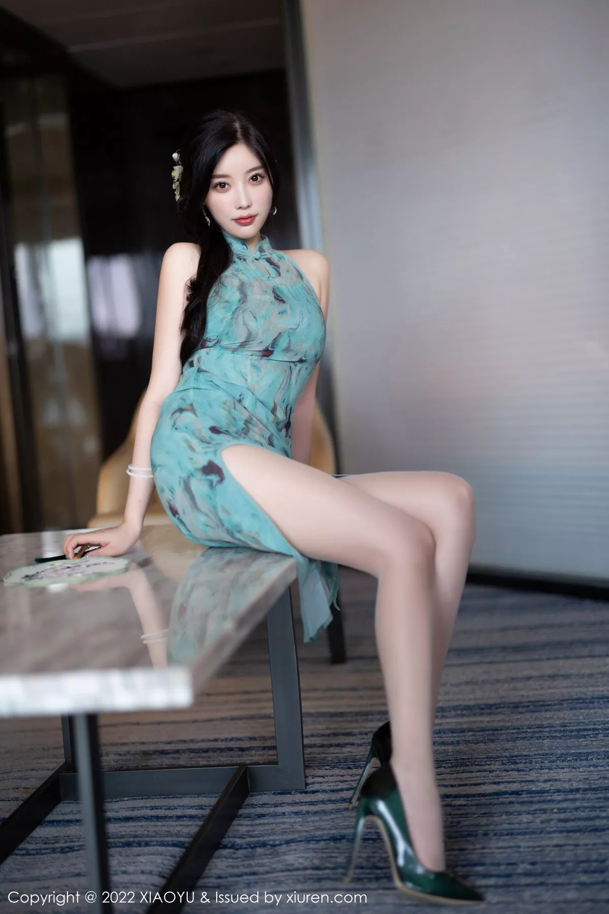 秀人集.com_[XiaoYu画语界]Vol.882_女神杨晨晨Yome户外蓝暗色旗袍配超薄肉丝秀完美身材诱惑写真92P