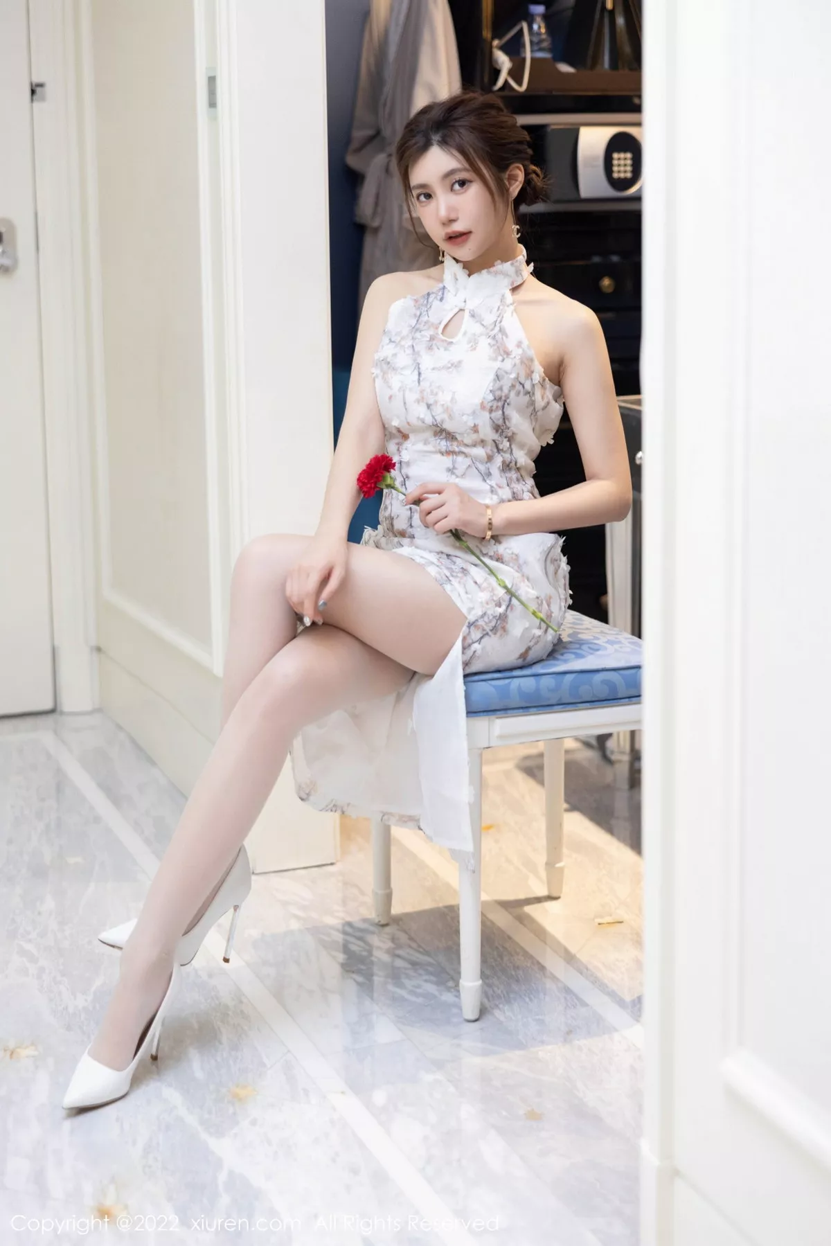 秀人集.com_[XiuRen秀人网]No.5713_女神绮里嘉ula心愿旅拍性感图案旗袍配开档白丝撩人诱惑写真97P