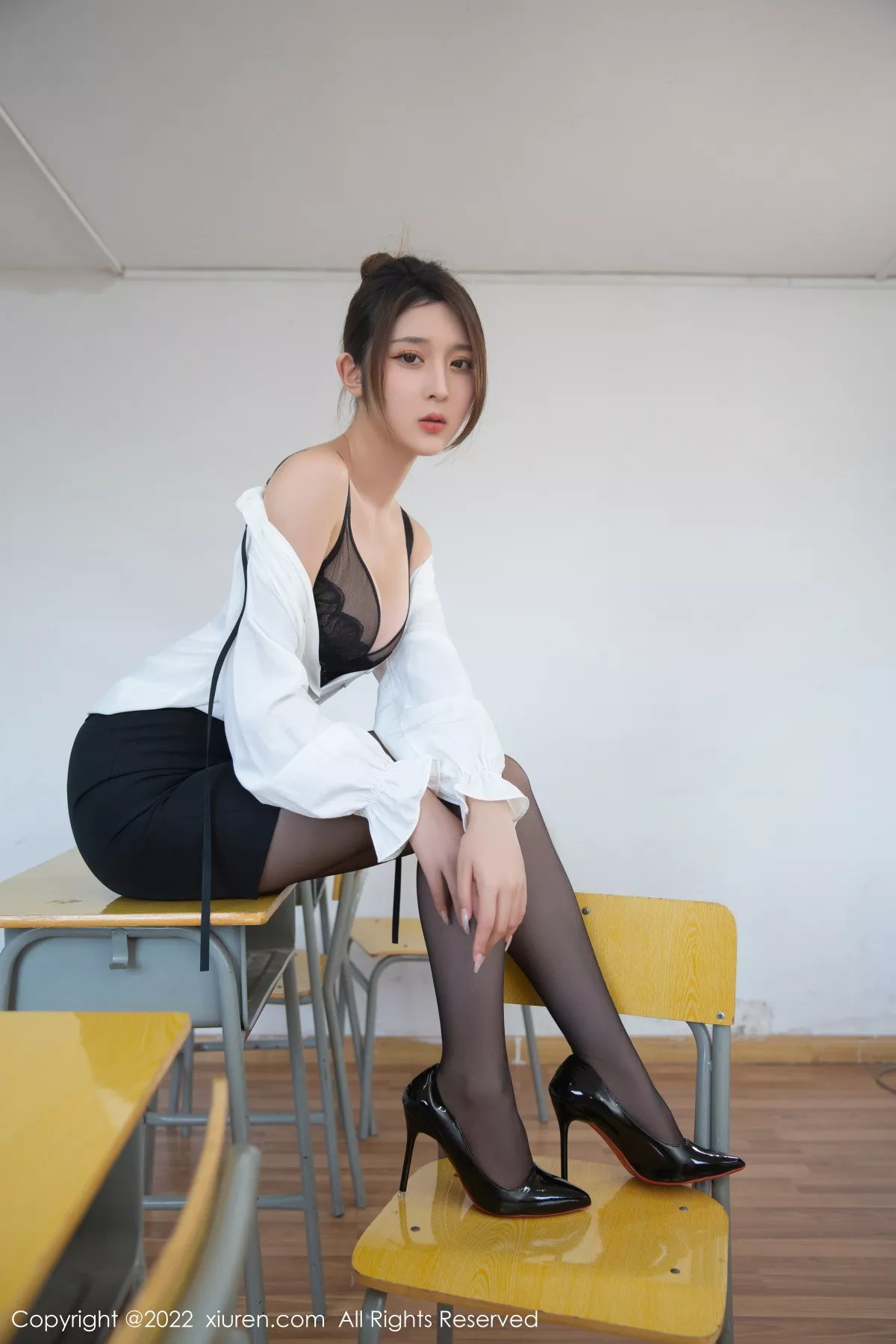秀人集.com_[XiuRen秀人网]No.5709_模特夏甜甜教师角色扮演性感白T配黑短裙露黑蕾丝内衣诱惑写真79P