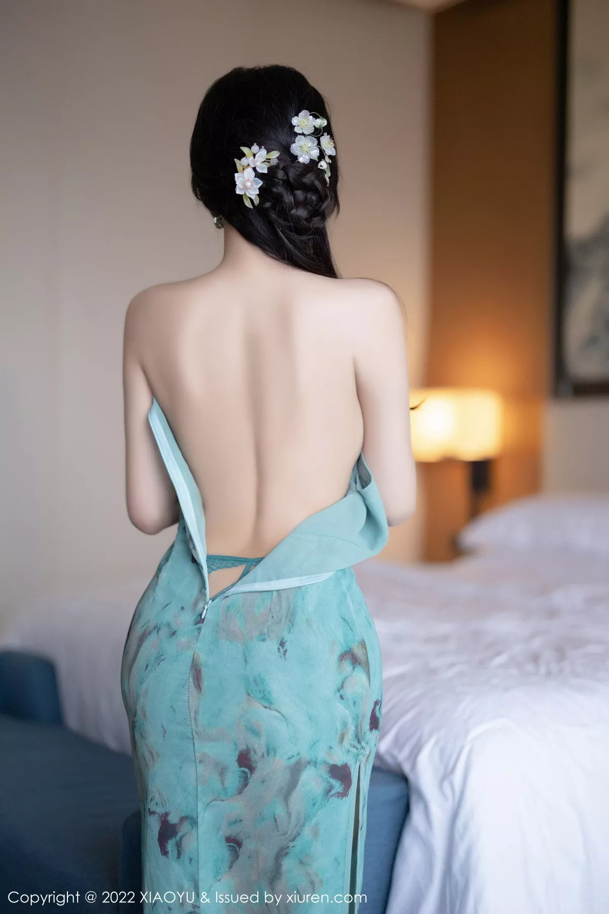 秀人集.com_[XiaoYu画语界]Vol.882_女神杨晨晨Yome户外蓝暗色旗袍配超薄肉丝秀完美身材诱惑写真92P