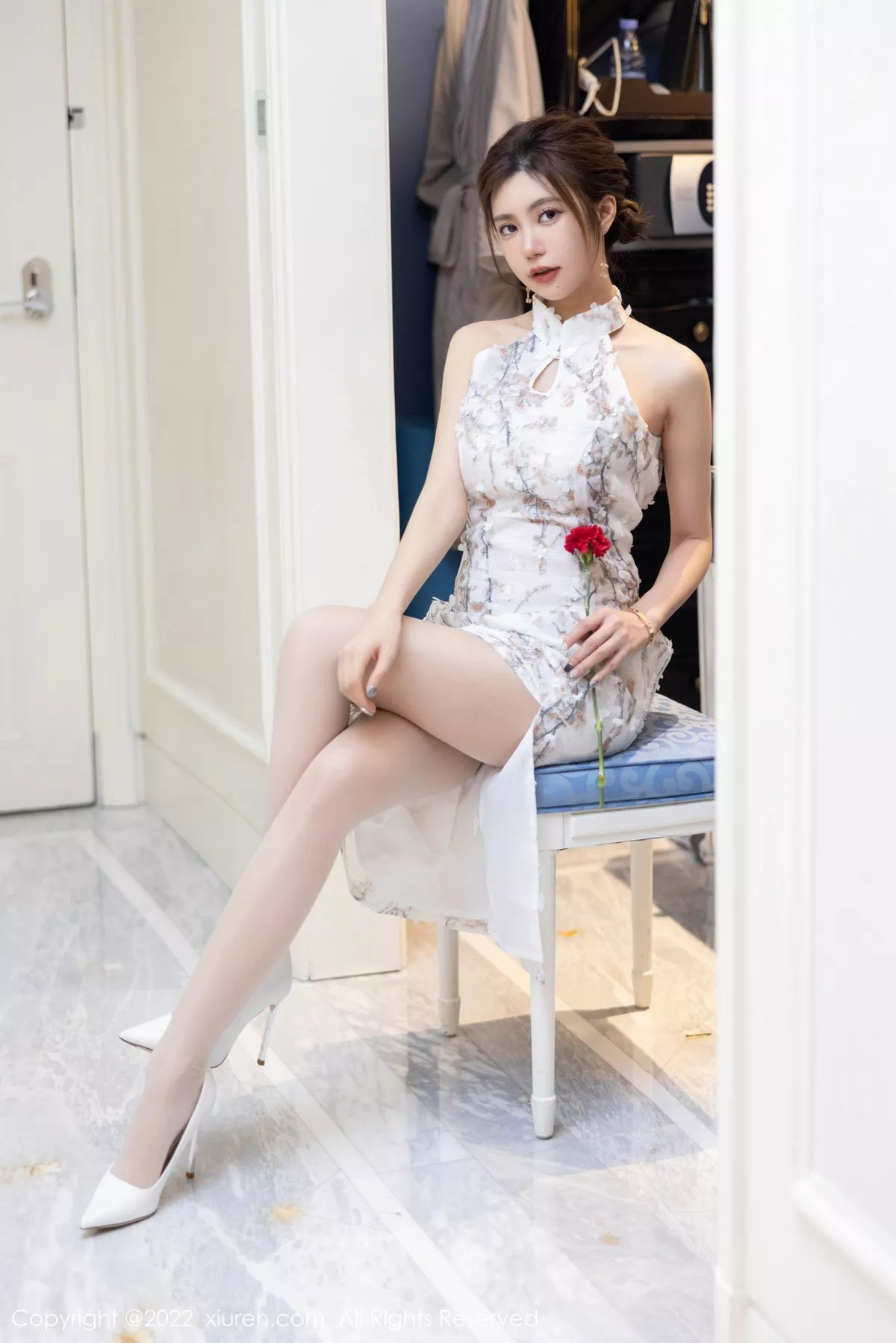 秀人集.com_[XiuRen秀人网]No.5713_女神绮里嘉ula心愿旅拍性感图案旗袍配开档白丝撩人诱惑写真97P