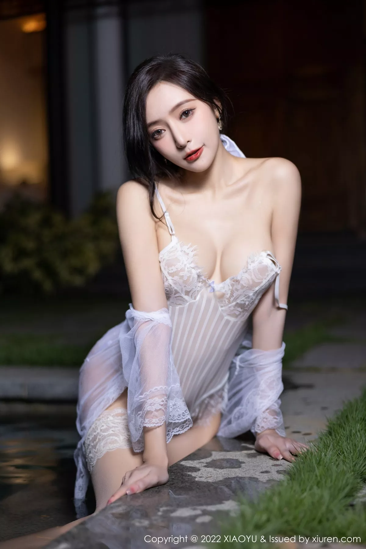 秀人集.com_[XiaoYu画语界]Vol.884_女神王馨瑶yanni杭州旅拍户外白色蕾丝内衣配白色丝袜诱惑写真87P