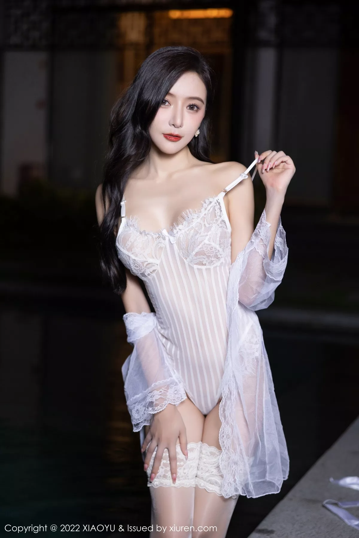 秀人集.com_[XiaoYu画语界]Vol.884_女神王馨瑶yanni杭州旅拍户外白色蕾丝内衣配白色丝袜诱惑写真87P