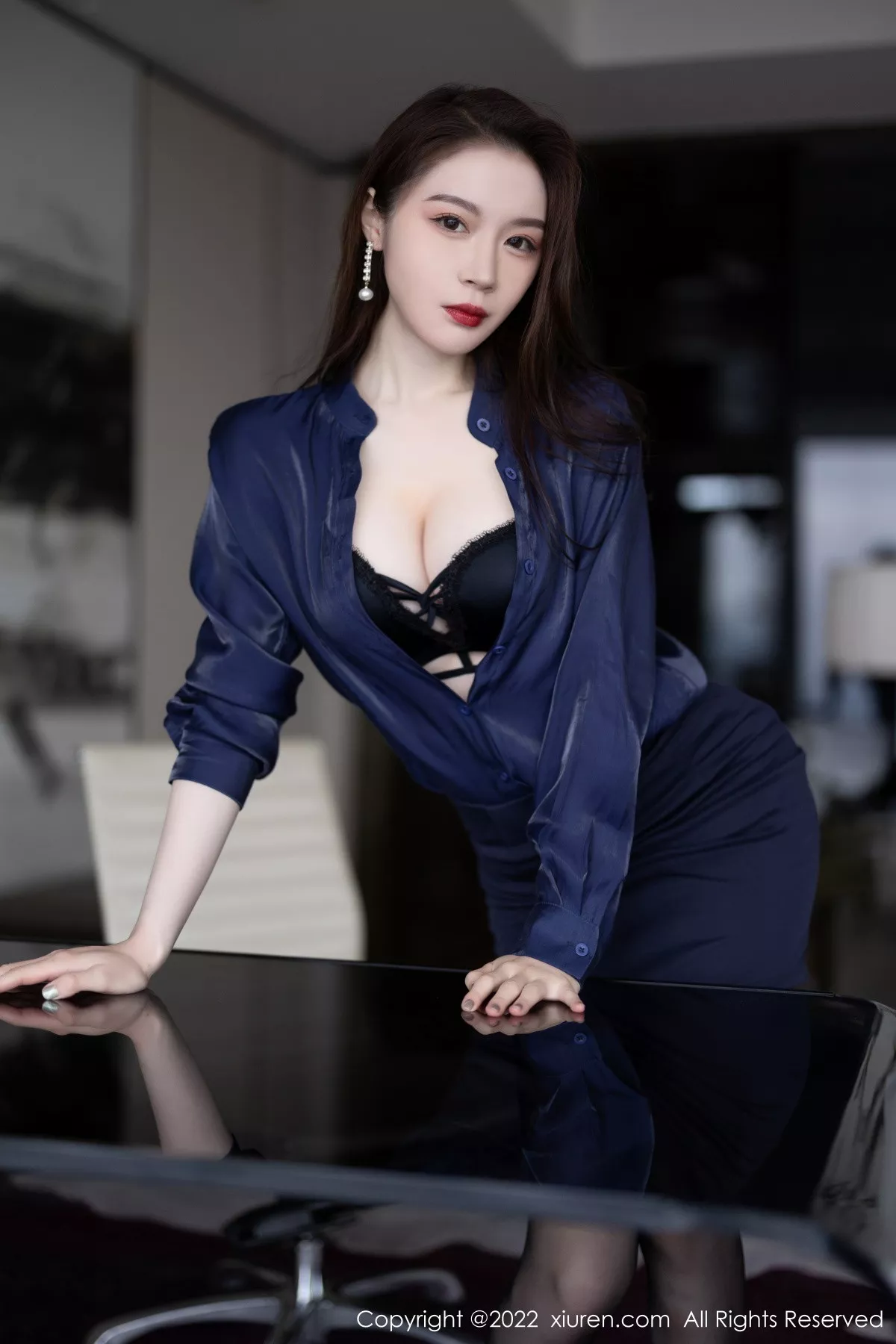 秀人集.com_[XiuRen秀人网]No.5729_模特梦心玥心愿旅拍脱深蓝上衣露性感内衣配超薄黑丝诱惑写真91P