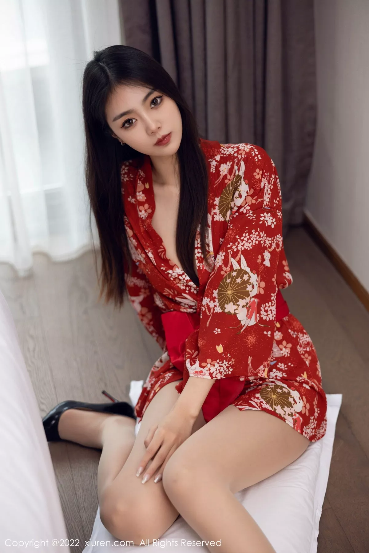 秀人集.com_[XiuRen秀人网]No.5736_模特可乐Vicky红色图案服饰配超薄无内肉丝秀翘臀美腿诱惑写真53P