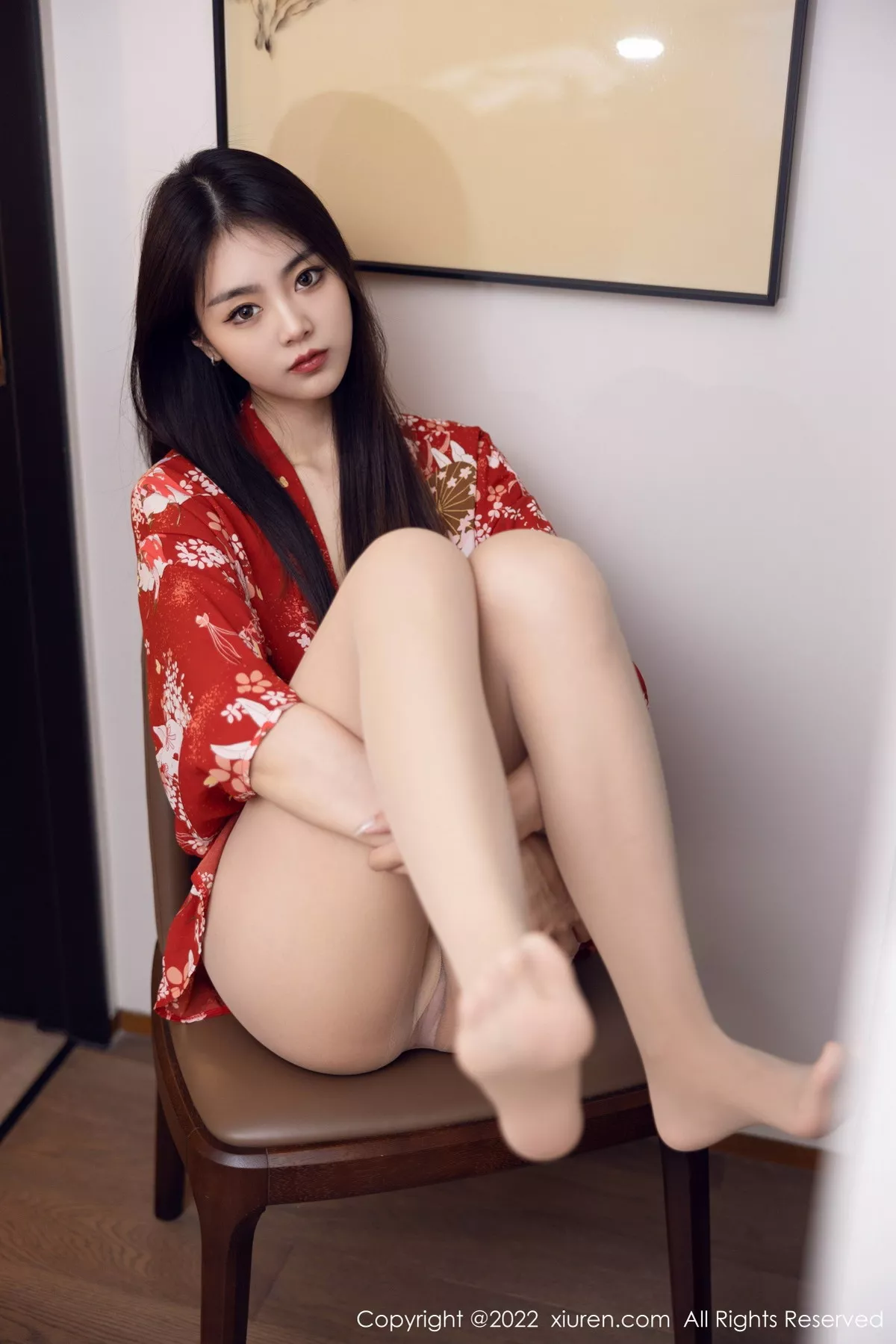 秀人集.com_[XiuRen秀人网]No.5736_模特可乐Vicky红色图案服饰配超薄无内肉丝秀翘臀美腿诱惑写真53P