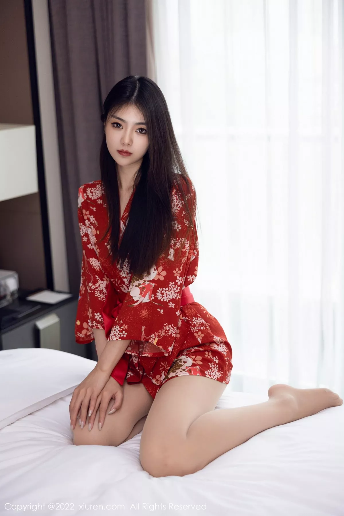 秀人集.com_[XiuRen秀人网]No.5736_模特可乐Vicky红色图案服饰配超薄无内肉丝秀翘臀美腿诱惑写真53P