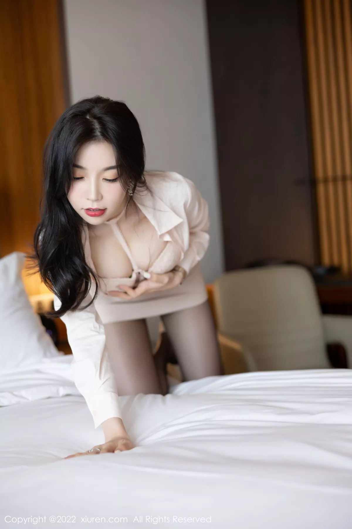 秀人集.com_[XiuRen秀人网]No.5737_女神徐莉芝Booty半脱浅色套装露浅色蕾丝内衣超薄黑丝诱惑写真88P