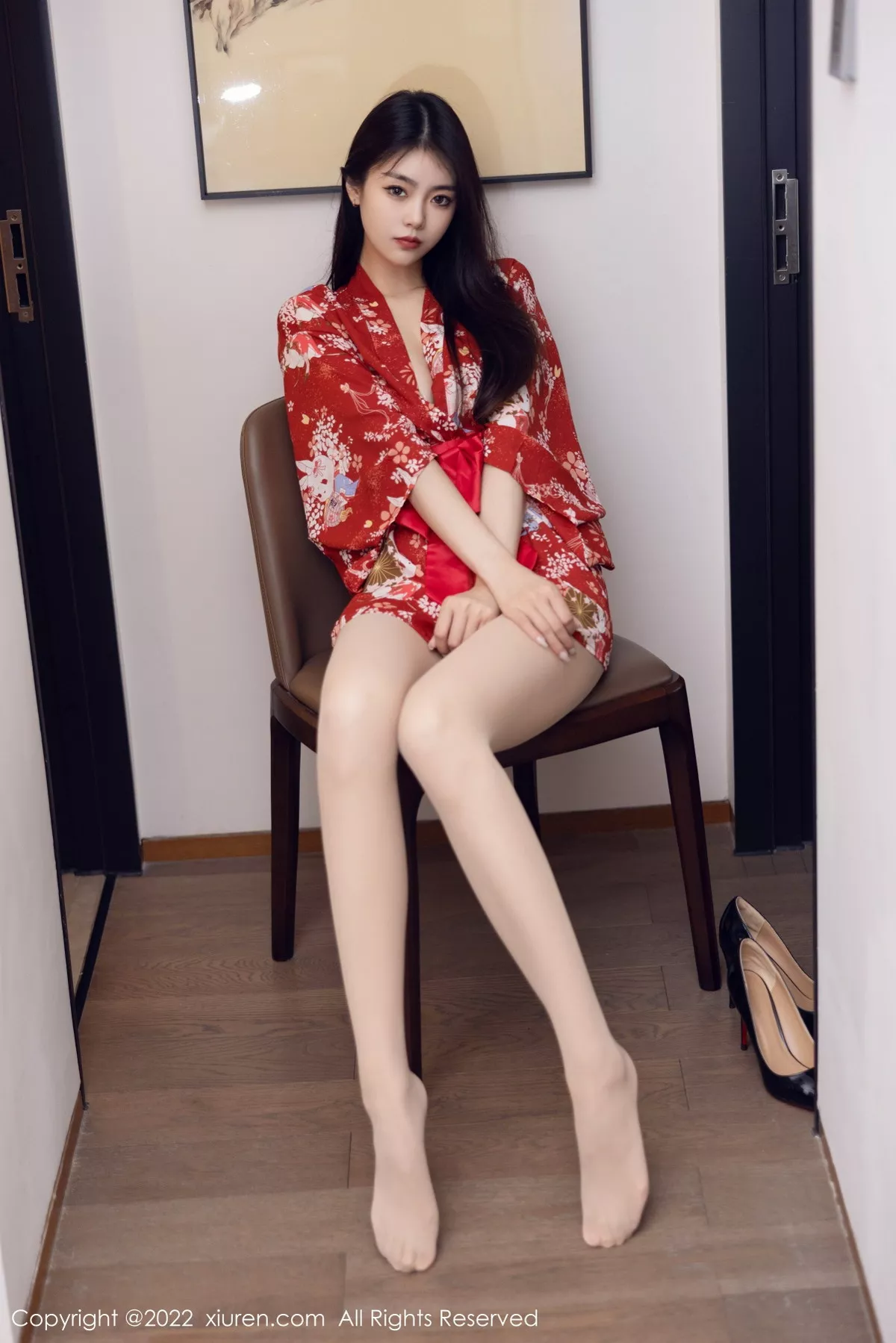 秀人集.com_[XiuRen秀人网]No.5736_模特可乐Vicky红色图案服饰配超薄无内肉丝秀翘臀美腿诱惑写真53P