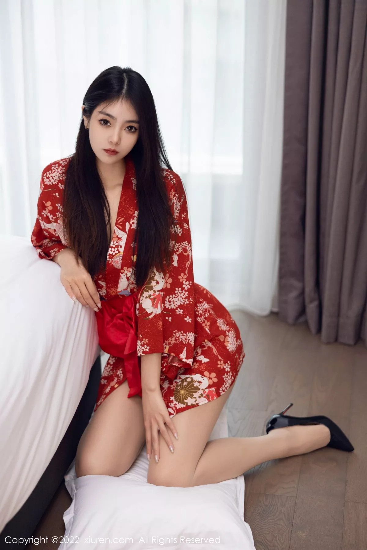 秀人集.com_[XiuRen秀人网]No.5736_模特可乐Vicky红色图案服饰配超薄无内肉丝秀翘臀美腿诱惑写真53P