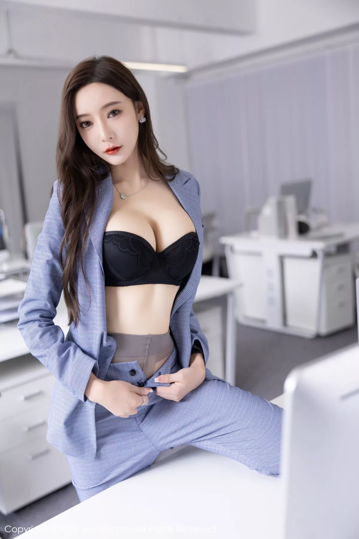 秀人集.com_[XiuRen秀人网]No.5629_女神王馨瑶yanni私房脱蓝灰职业装露性感黑色内衣丰满诱惑写真82P