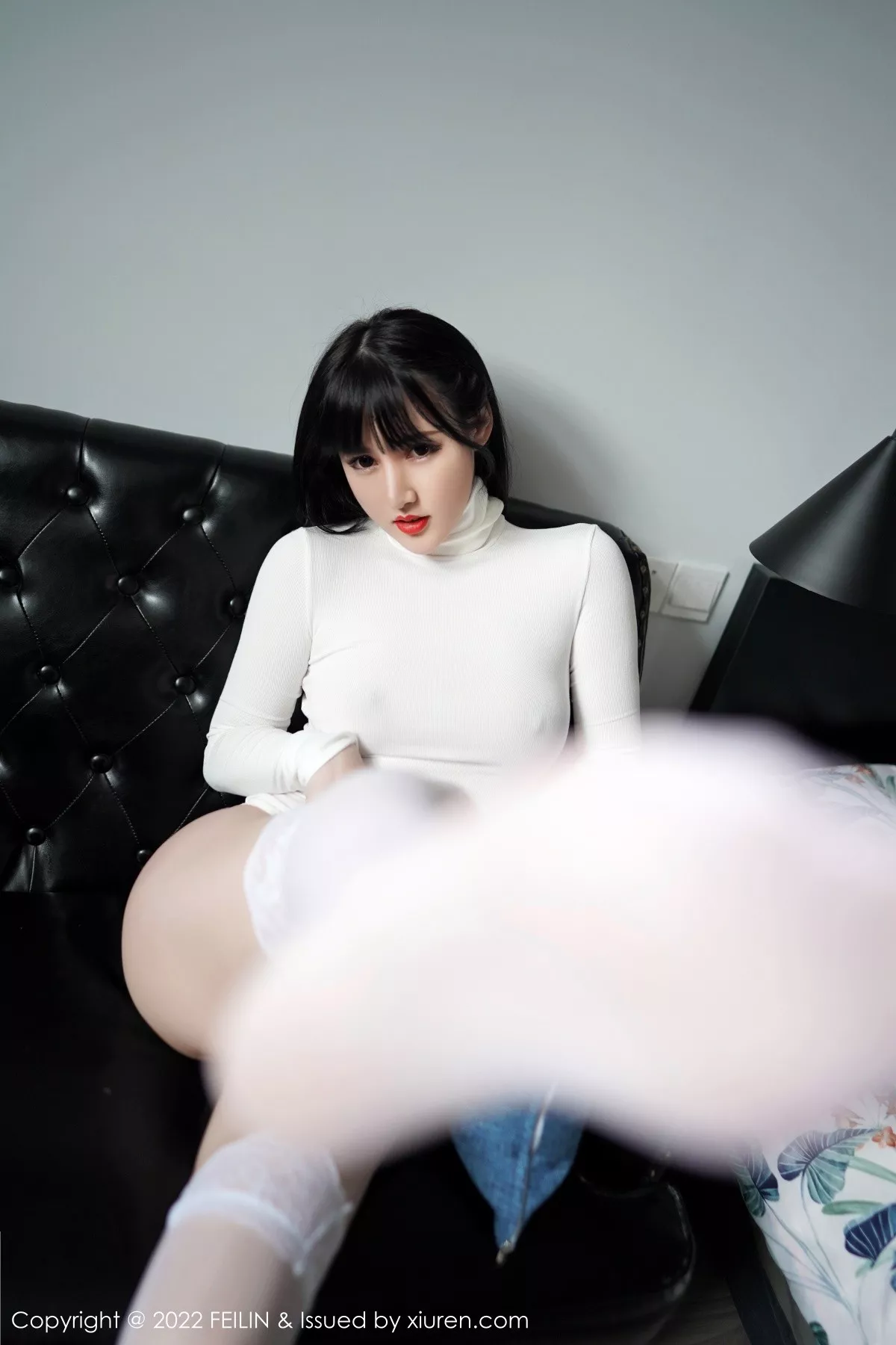 秀人集.com_[FeiLin嗲囡囡]VOL.457_模特诗诗kiki白色收身开叉服+红色蕾丝内衣秀完美身材诱惑写真81P