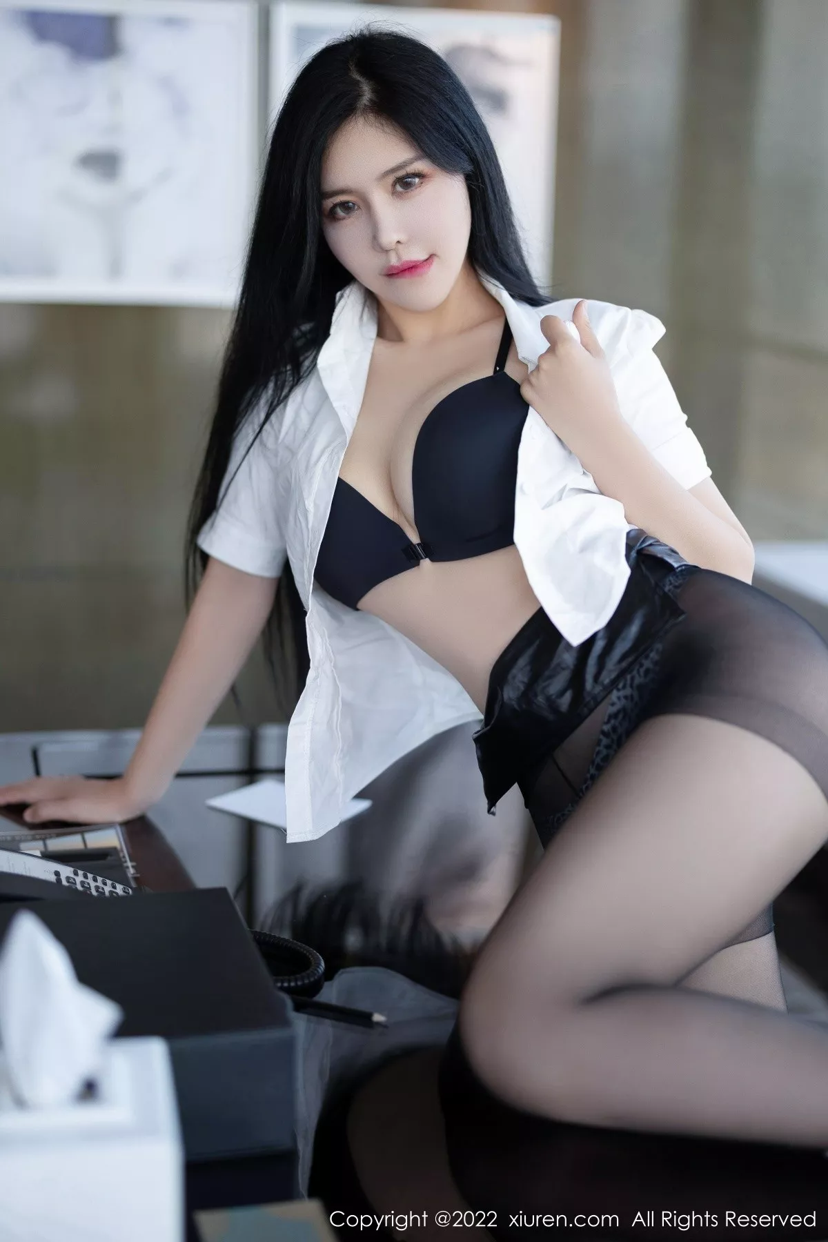 秀人集.com_[XiuRen秀人网]No.5635_女神刘钰儿成都旅拍性感白T配黑短裙露开档黑丝极致魅惑写真74P