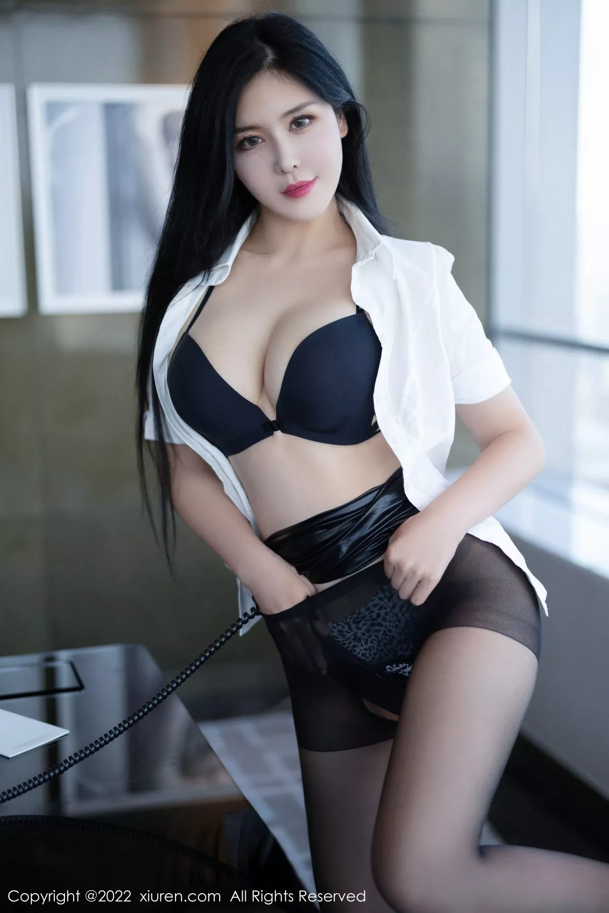 秀人集.com_[XiuRen秀人网]No.5635_女神刘钰儿成都旅拍性感白T配黑短裙露开档黑丝极致魅惑写真74P