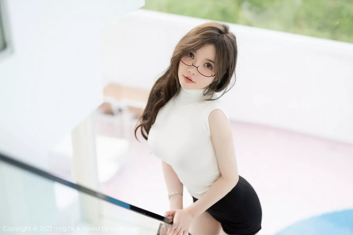 秀人集.com_[MyGirl美媛馆]Vol.643_模特糯美子桂林心愿旅拍性感白T配黑短裙秀丰满身材诱惑写真63P