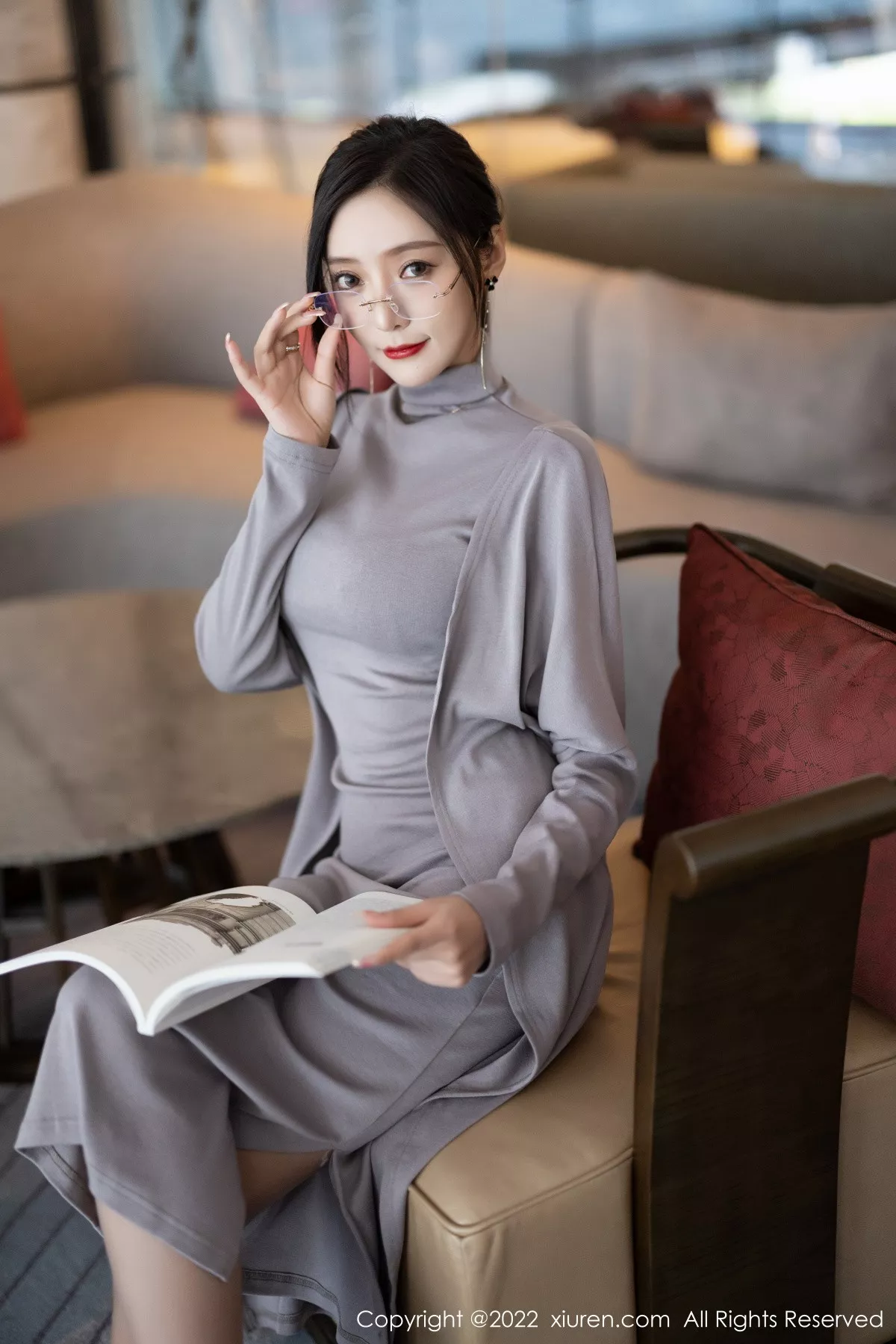 秀人集.com_[XiuRen秀人网]No.5745_女神王馨瑶yanni女学者的反转主题典雅灰色长裙性感迷人写真84P