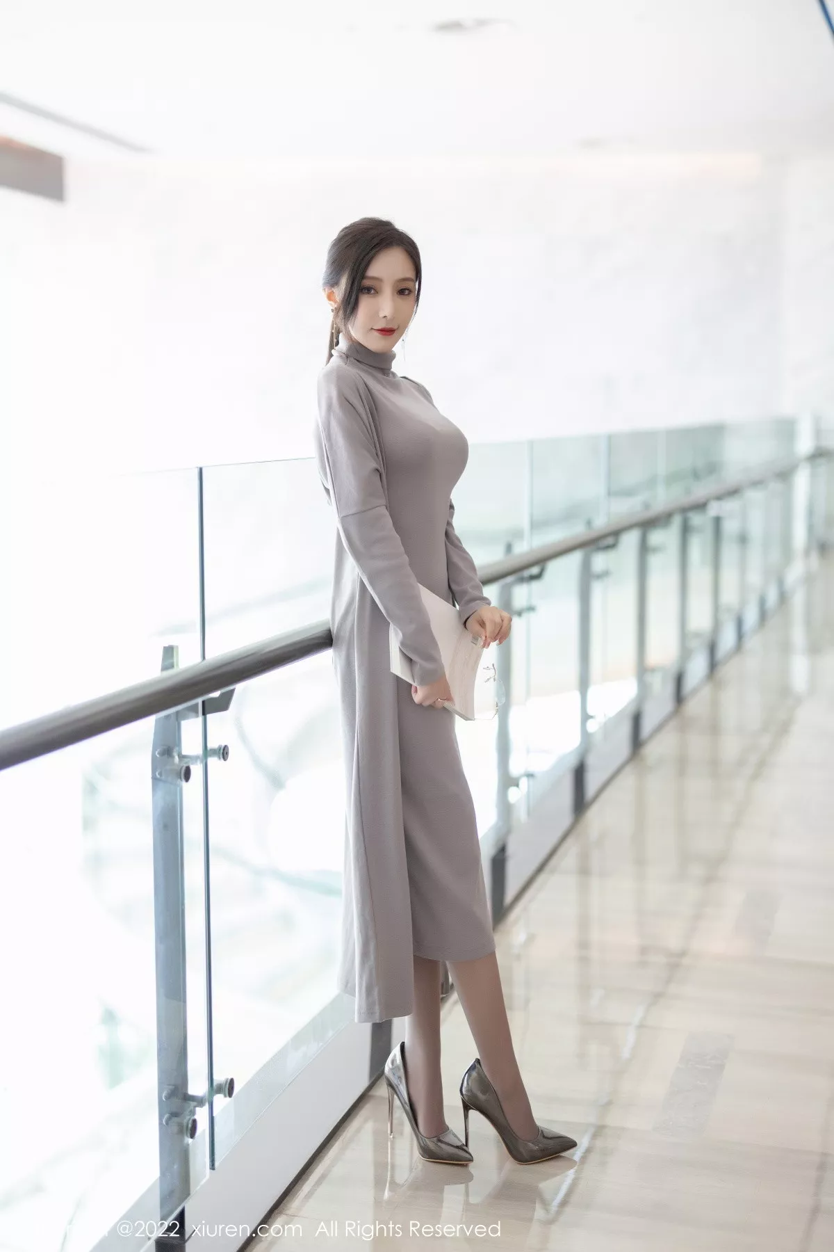 秀人集.com_[XiuRen秀人网]No.5745_女神王馨瑶yanni女学者的反转主题典雅灰色长裙性感迷人写真84P