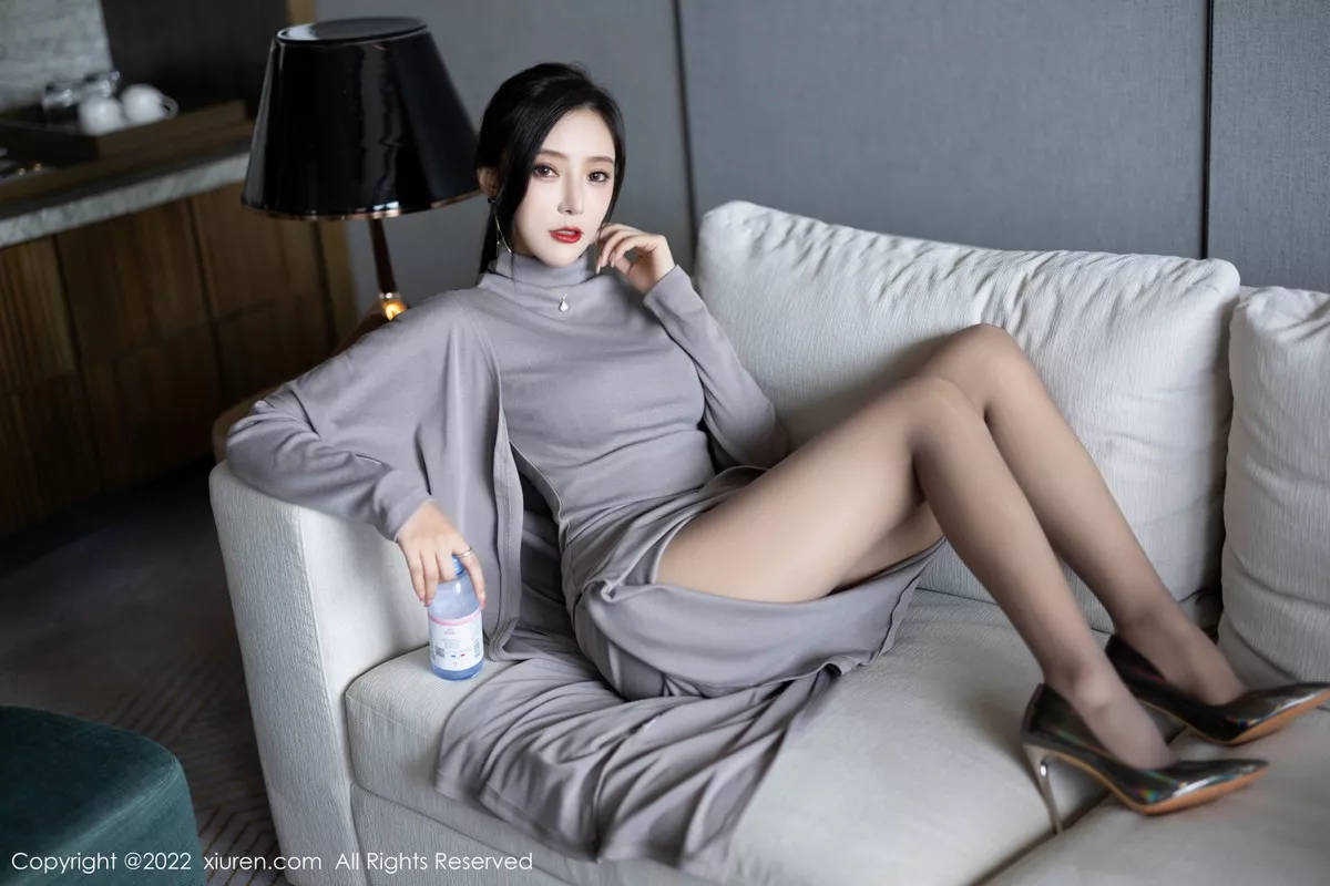 秀人集.com_[XiuRen秀人网]No.5745_女神王馨瑶yanni女学者的反转主题典雅灰色长裙性感迷人写真84P
