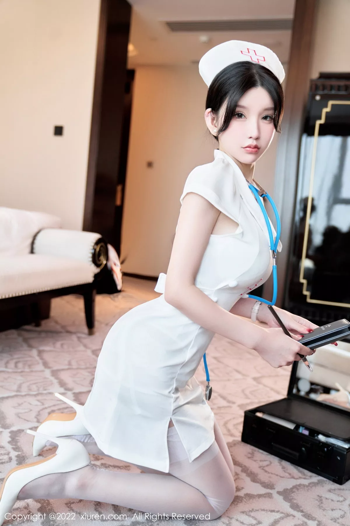 秀人集.com_[XiuRen秀人网]No.5746_女神周于希Sally脱白色护士制服露性感内衣配白丝吊袜诱惑写真80P
