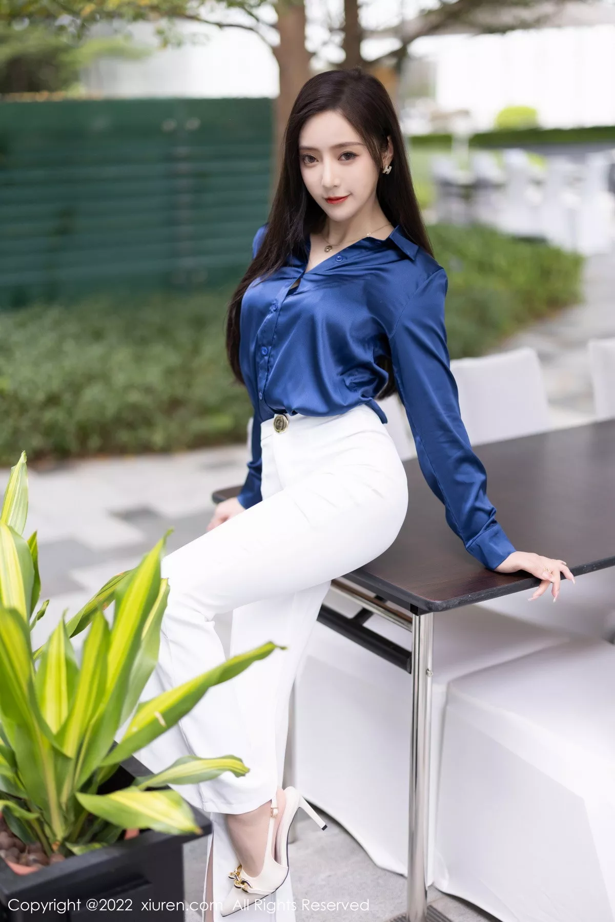 秀人集.com_[XiuRen秀人网]No.5790_女神王馨瑶yanni蓝色上衣配白长裤半脱露性感内衣迷人诱惑写真90P