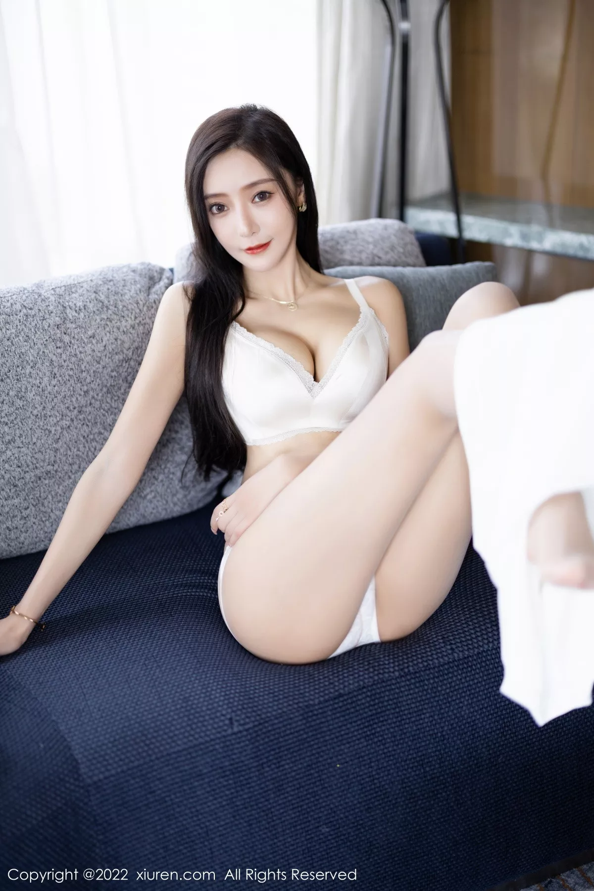 秀人集.com_[XiuRen秀人网]No.5790_女神王馨瑶yanni蓝色上衣配白长裤半脱露性感内衣迷人诱惑写真90P