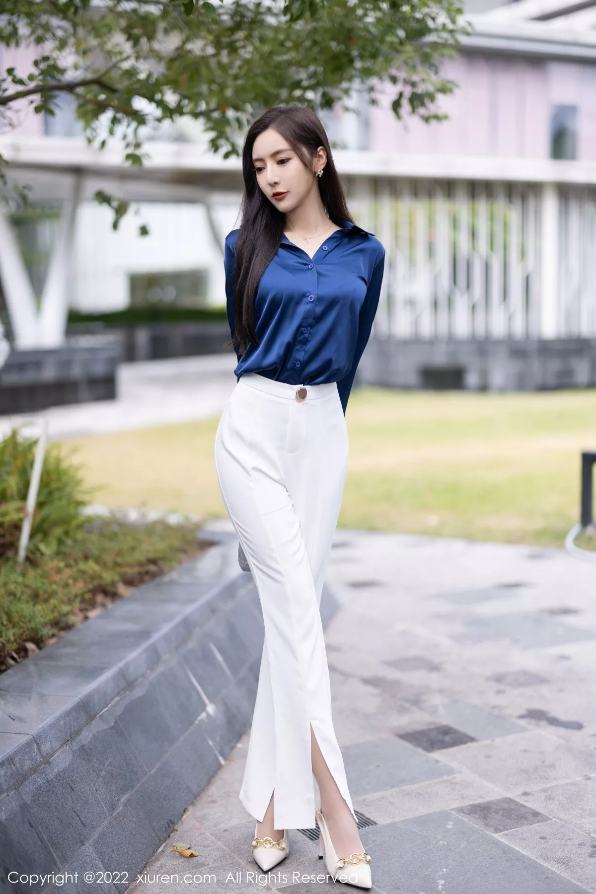 秀人集.com_[XiuRen秀人网]No.5790_女神王馨瑶yanni蓝色上衣配白长裤半脱露性感内衣迷人诱惑写真90P